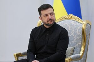 Ukrayna Cumhurbaşkanı Volodimir Zelenskiy, Suriye Cumhurbaşkanı Ahmed el-Şara ile bir görüşme sırasında. (SANA/AFP)